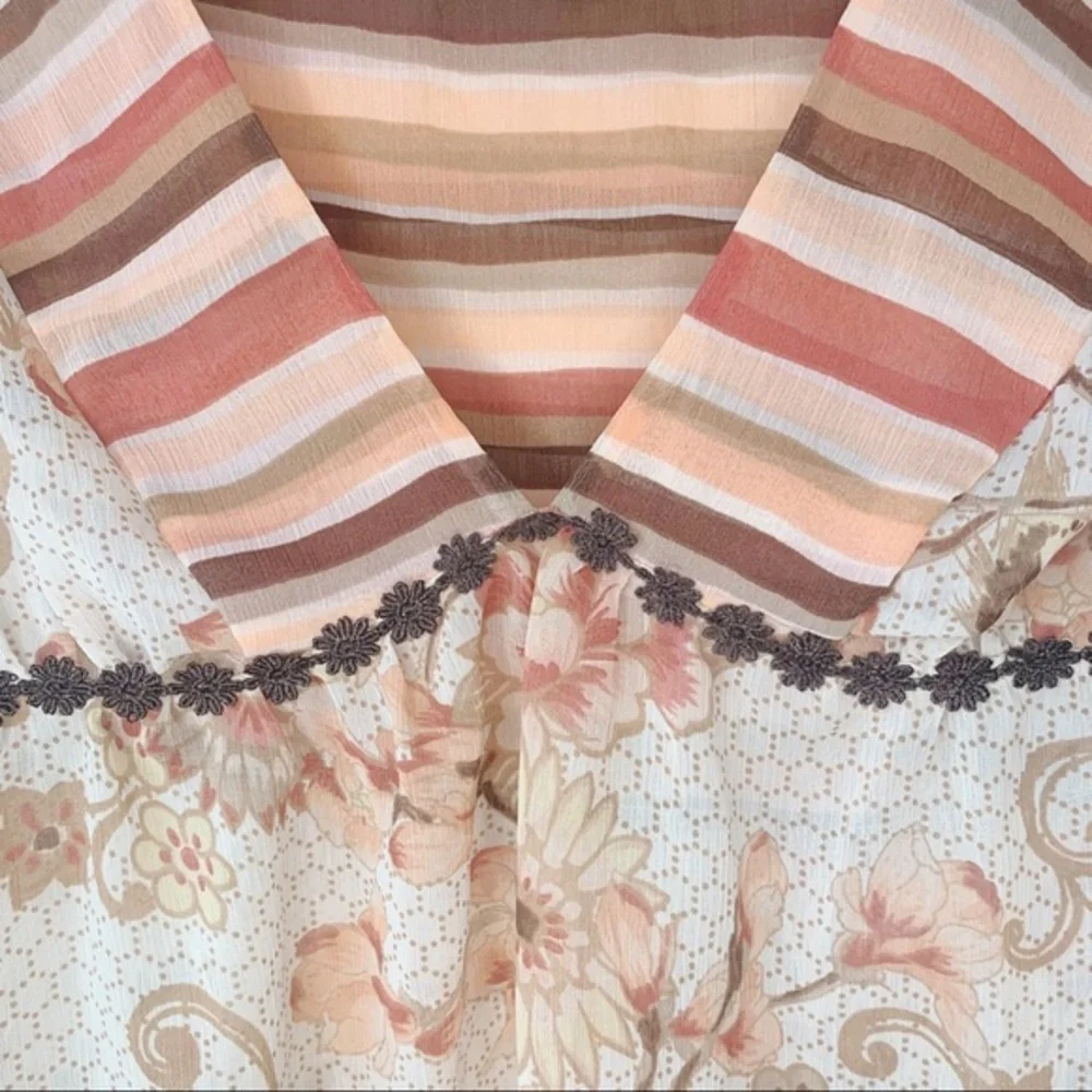 3/15 💚 Rampage | Floral & Striped Pattern Chiffon V-Neck Tunic - Picture 7 of 9